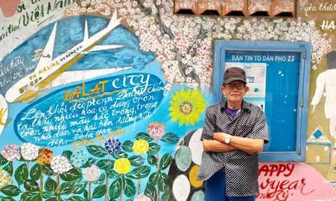 Người họa sĩ già với niềm đam mê mang đến "mùa xuân" cho những bức tường cũ ở Sài thành